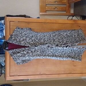 CHICOS SLEEVELESS SWEATER